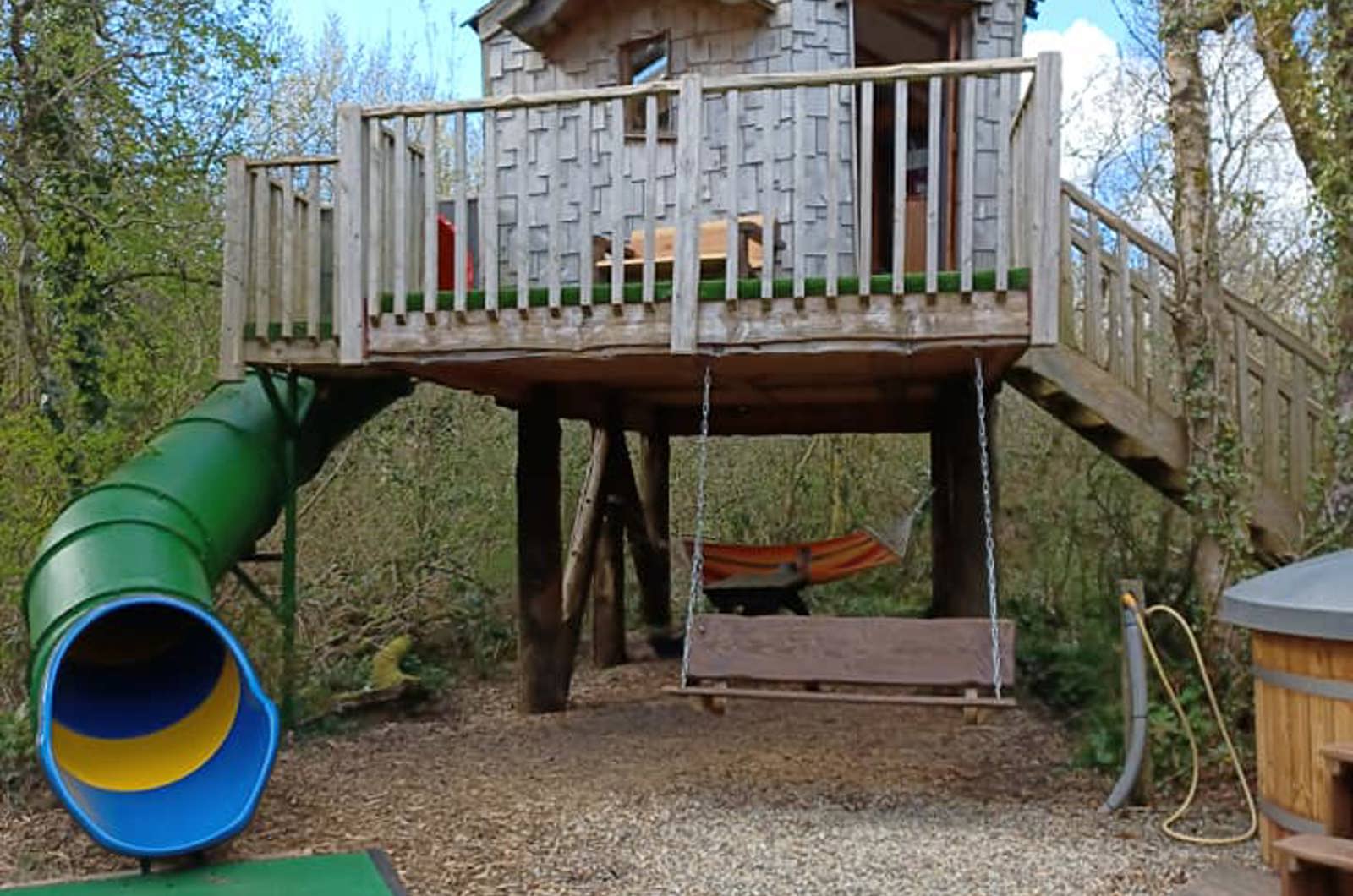 Pyatt's Nest Treehouse - Florence Springs Glamping